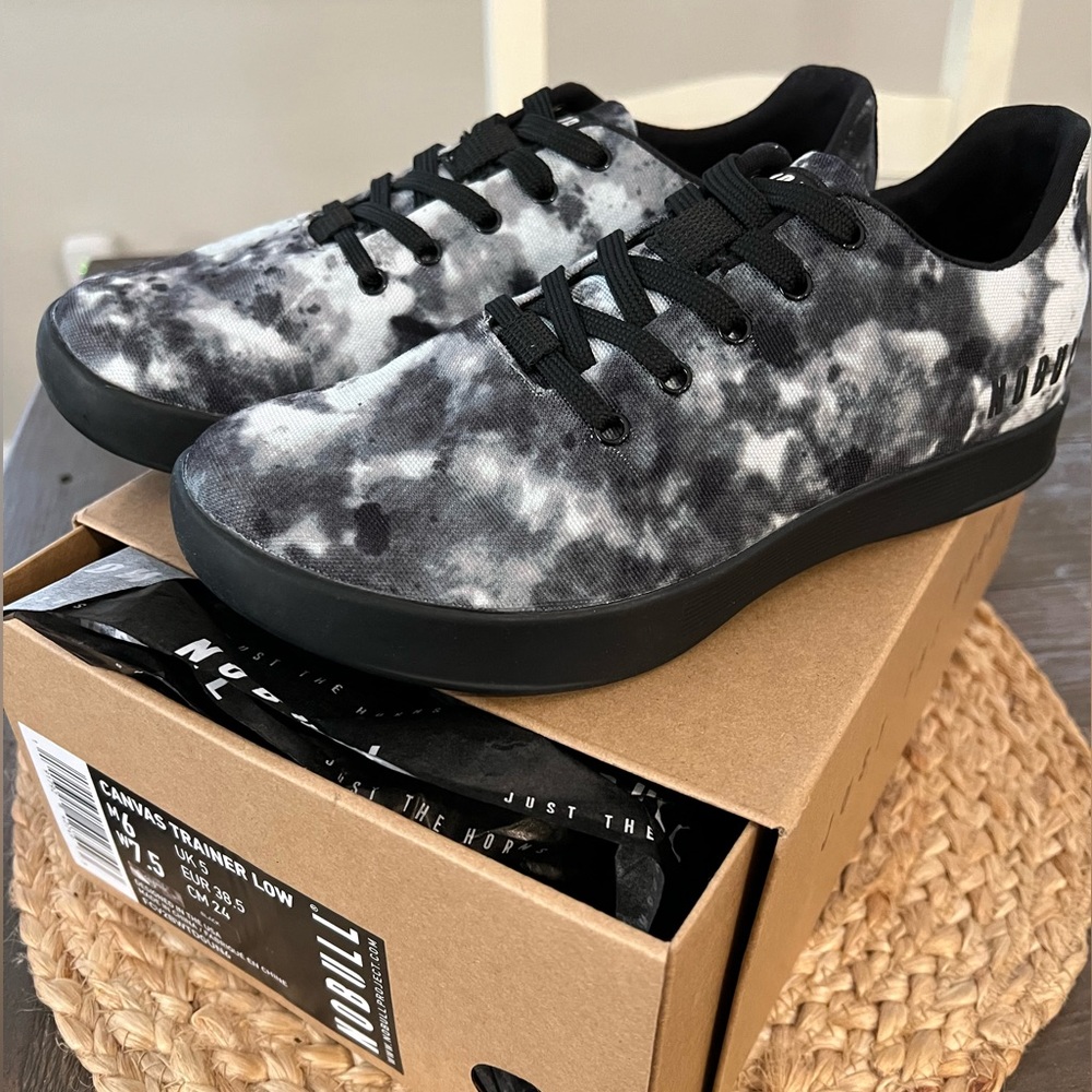 NOBULL canvas trainer low NIB w7.5